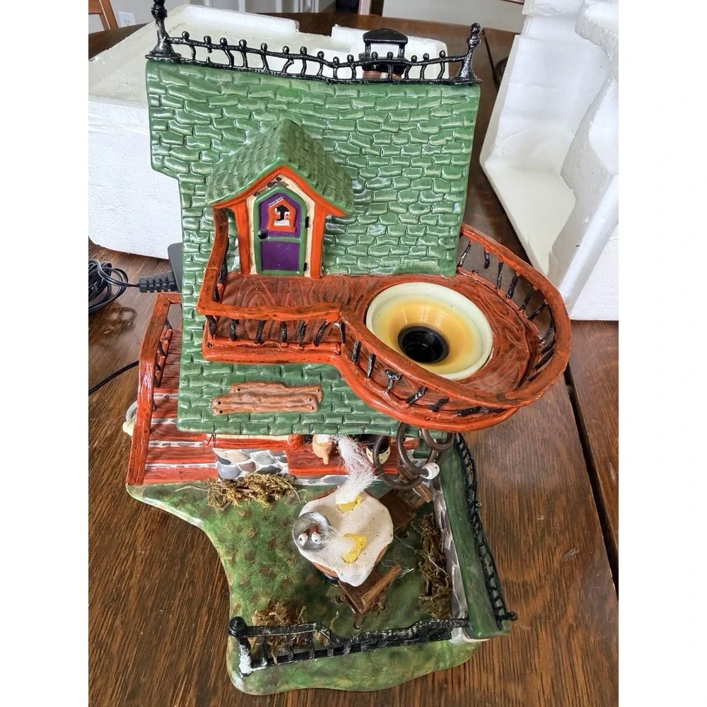 Dept 56 Halloween Snow Village Witches Brew Pub Light Up House 2004 LIGHTS UP!